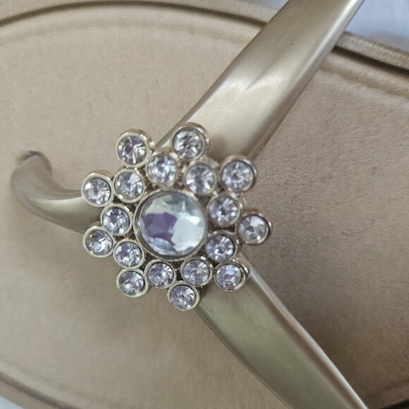 Beautiful NWOT Bronze Colored Joe Boxer Flip Flop with a Jewel Accent Size 7/8 - Picture 4 of 6